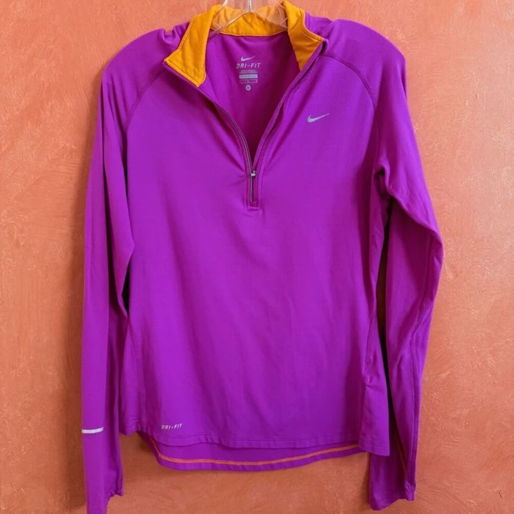 Women’s Nike dry fit top medium